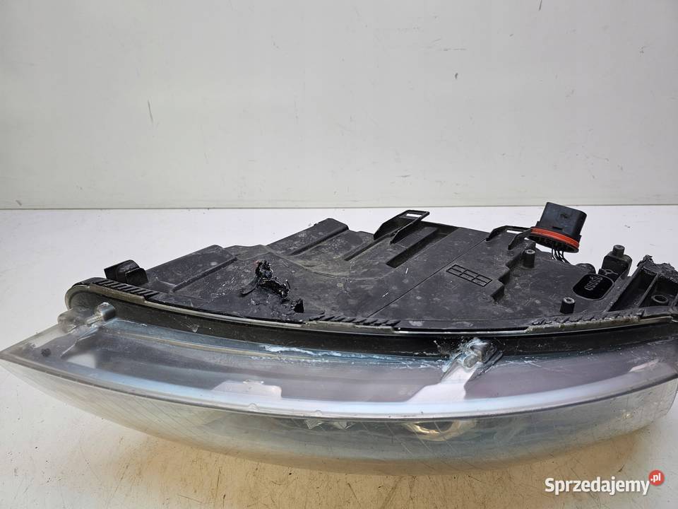 REFLEKTOR PRAWY AUDI A6 C6 4F0941004AK XENON EU Lampy przednie sprzedam