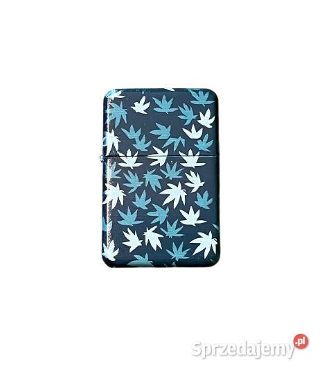 Ciemnogranatowa Zapalniczka Benzynowa z Ostrowy nad Okszą