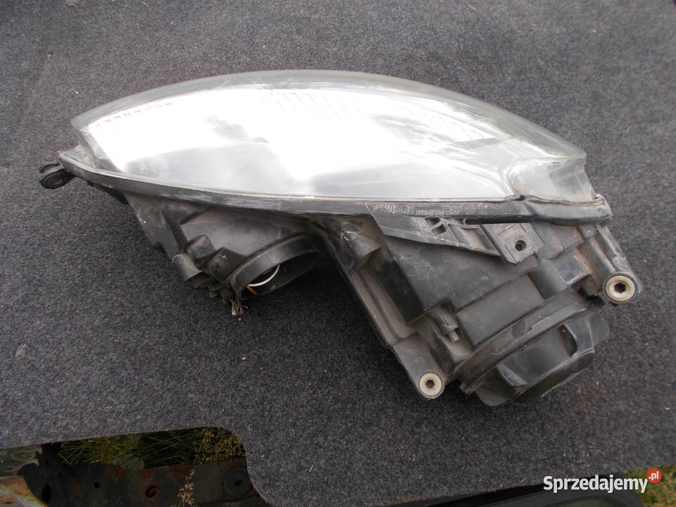 VW Golf V Jetta lampa prawa reflektor przód prawe Wiązowna
