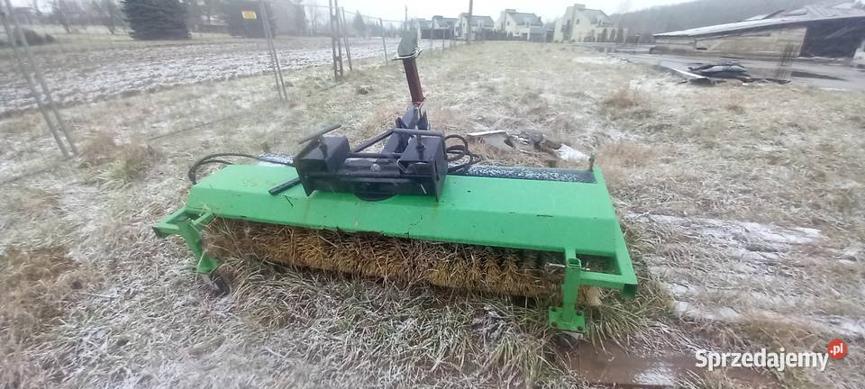 Zamiatarka szczotka z koszem hydraulika pod Rok produkcji 2005 Maszyny budowlane Korzenna sprzedam