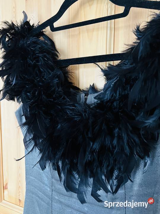 Sukienka z czarnymi piórami elegancka szykowna Rozmiar 38(M) Spódnice i sukienki