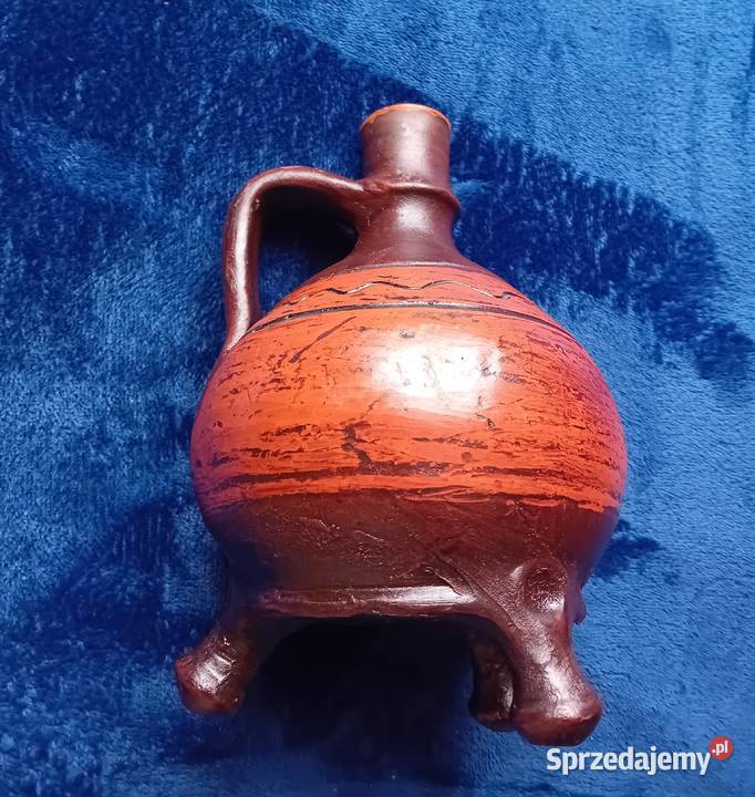 Ręcznie formowana karafka na 3 nóżkach Ceramica wielkopolskie Koźminek