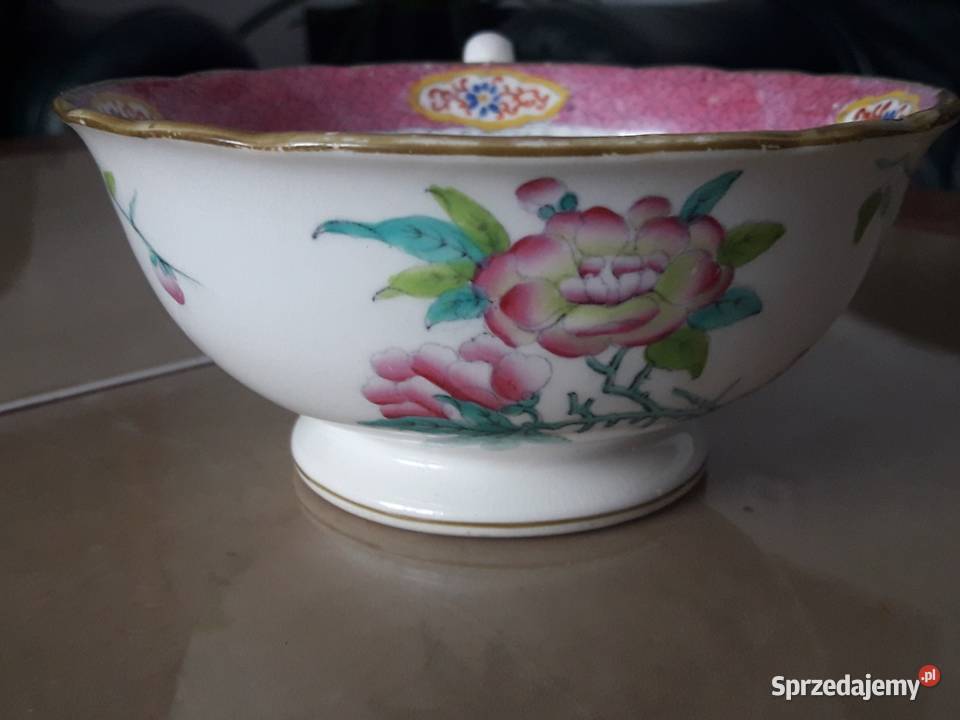 Antyczna filiżanka z porcelany skaleniowej M B