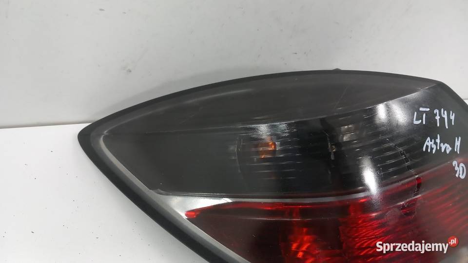 OPEL ASTRA H GTC LAMPA TYŁ LEWA 3D Zbierkowo