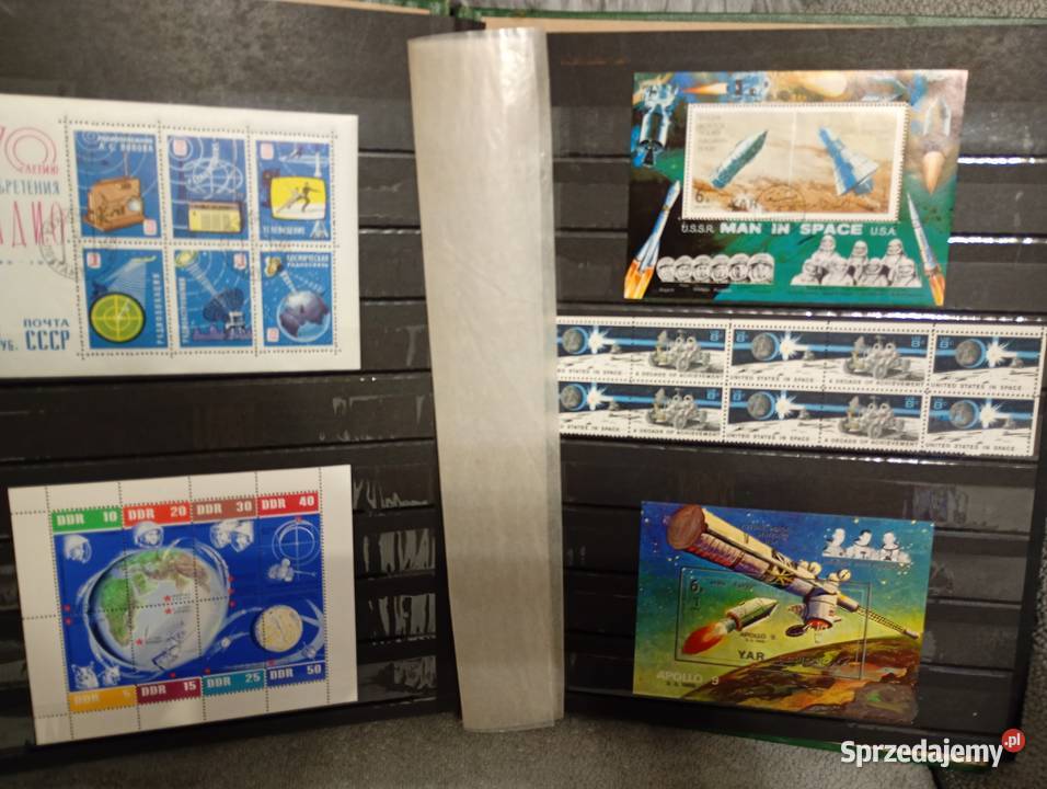 Album klaser ze starymi znaczkami pocztowymi