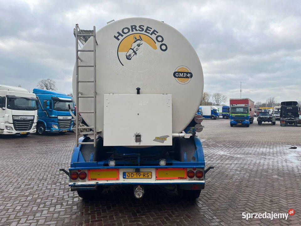 Naczepa do paszy 2 osiowa Welgro Silos Warszawa