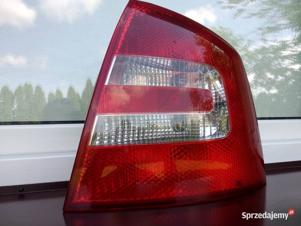 Skoda Octavia II 2 HB lampa tył tylna prawa osobowe