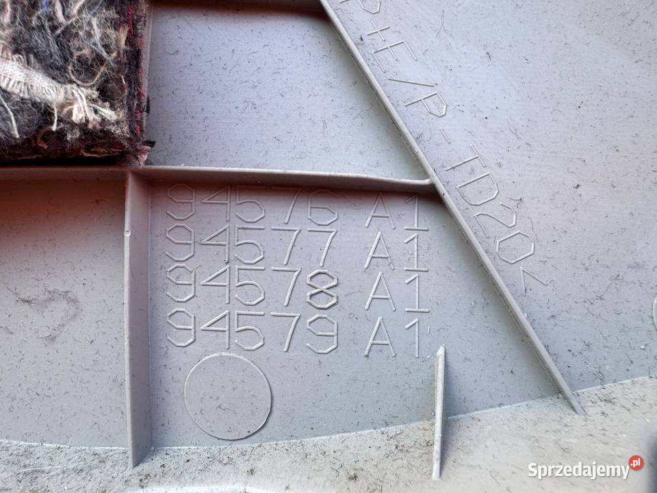 Osłona tylnego lewego słupka Toyota Yaris III Brzesko sprzedam