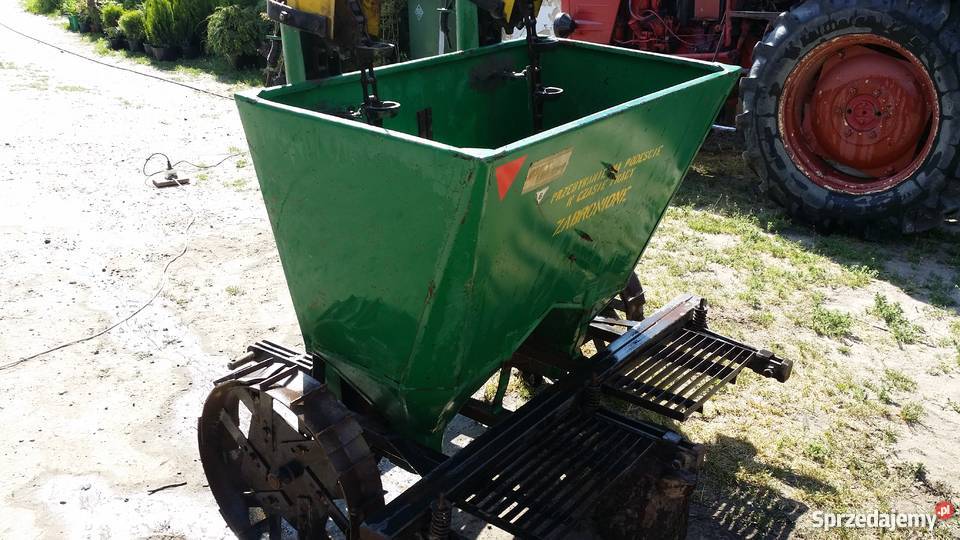 Sadzarka kubełkowa do ziemniaków Maszyny rolnicze lubelskie Młynki
