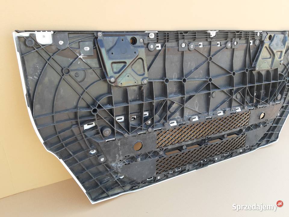 IVECO STRALIS HIWAY MASKA ATRAPA GRILL EMBLEMAT Trzciel
