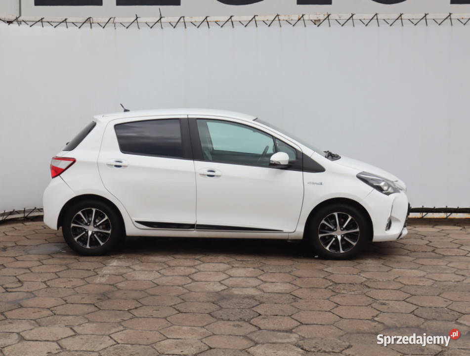 Toyota Yaris 15 Hybrid światła przeciwmgielne Łódź