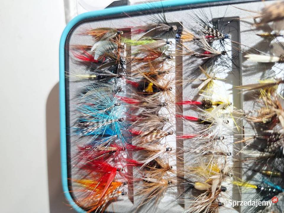 Przynęty wędkarskie Muchy 150 sztuk pudełko