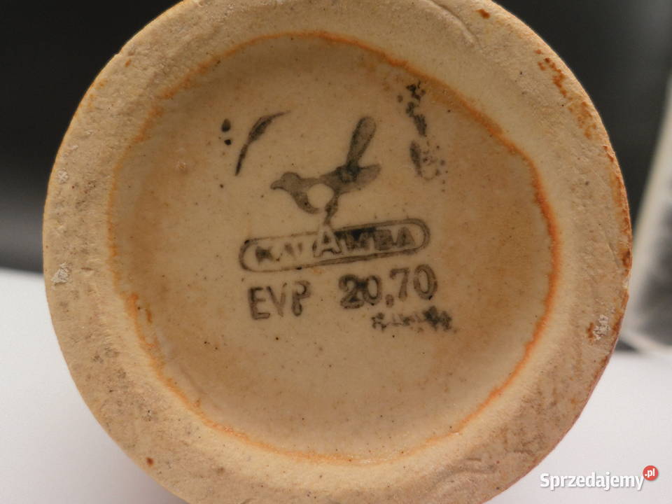 wazon zdobiony techniką sgraffito Sgraffito to Raszków