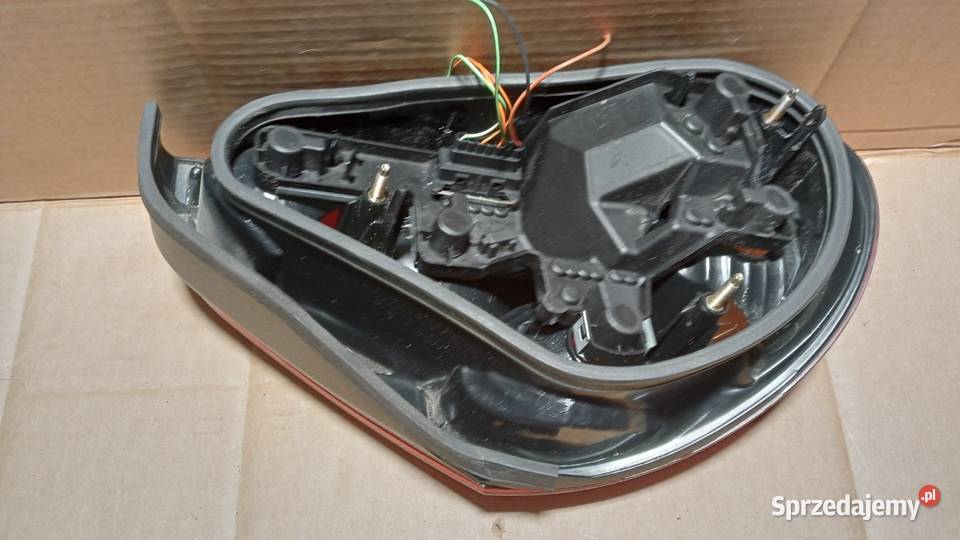 JAGUAR XTYPE SEDAN LAMPA TYŁ PRAWY Zbierkowo