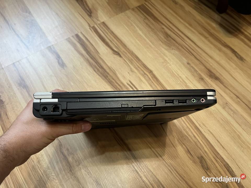 Stary laptop Fujitsu Siemens Amilo Pro V2030 Intel Celeron M Brzana sprzedam
