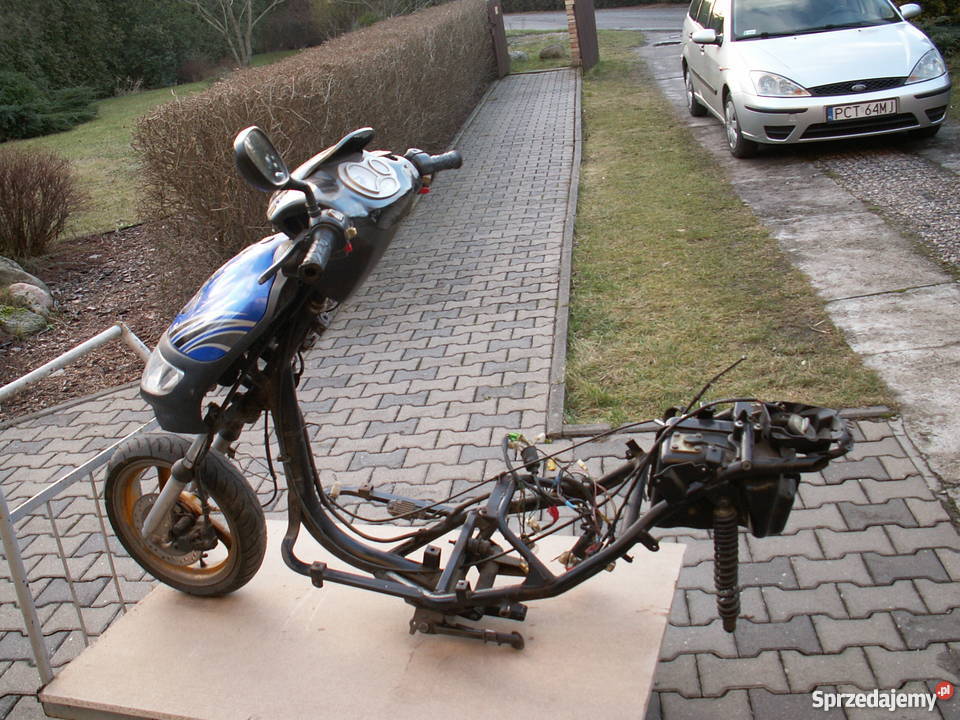 Rama z dokumentami plastiki części skuter 4t Czarnków