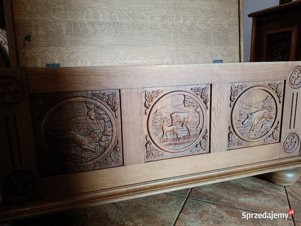Skrzynia drewniana rzeźbiona