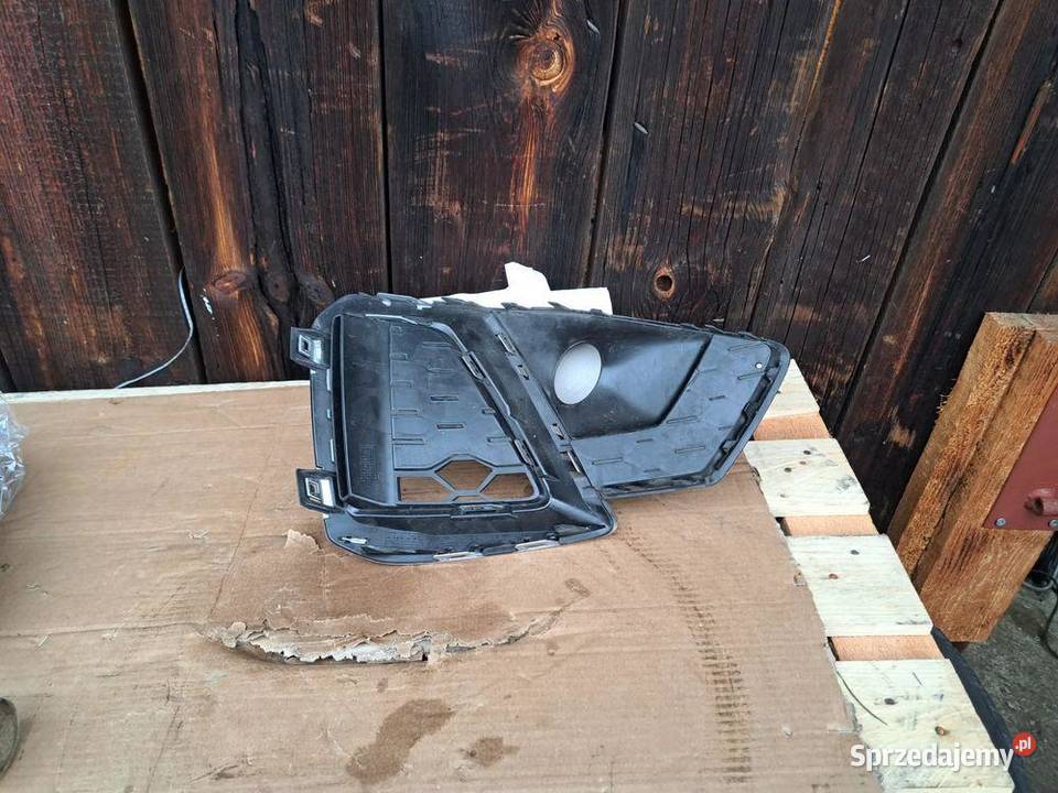 Prawa kratka Audi A4 B9 Lift SLine 8W0807682AM Atrapy