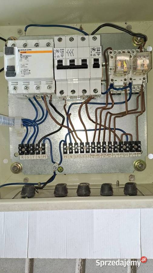 Skrzynka sterownicza z wyposażeniem Bełchatów