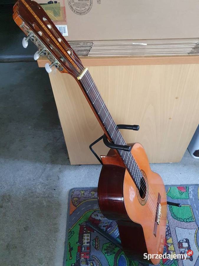 Gitara w zestawie pokrowiec stojak do nut i Andrychów