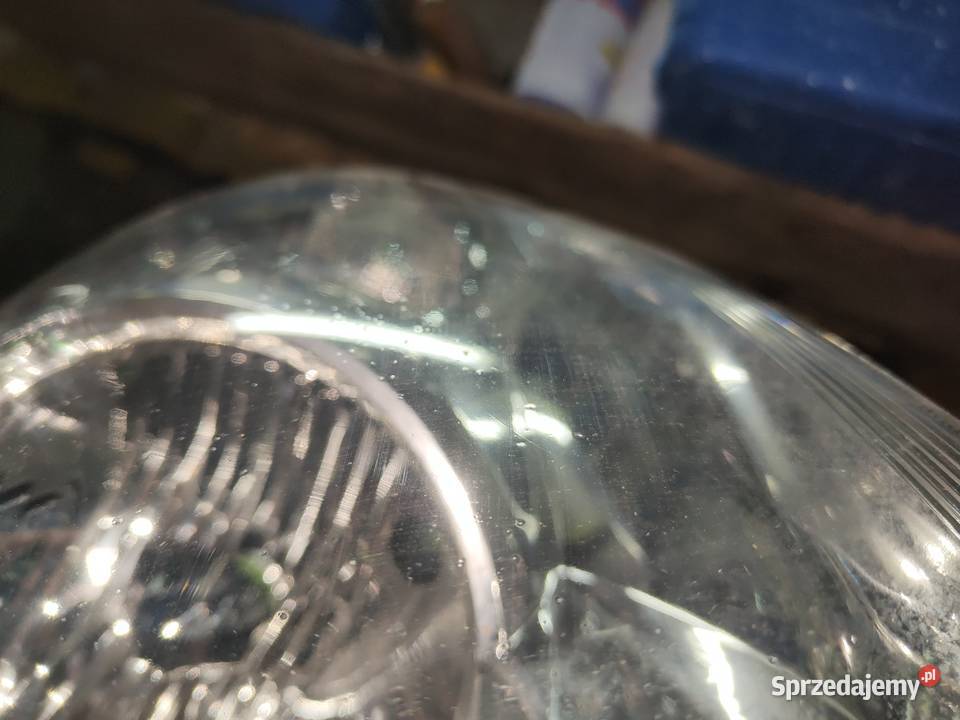 Lampa prawa przednia z Toyota Carola Verso 22 Terebiń sprzedam