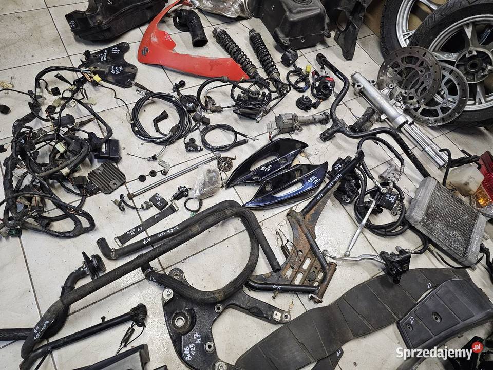 Suzuki Burgman 125 k7 części owiewki bak koło Motocykle na części Jelenia Góra sprzedam