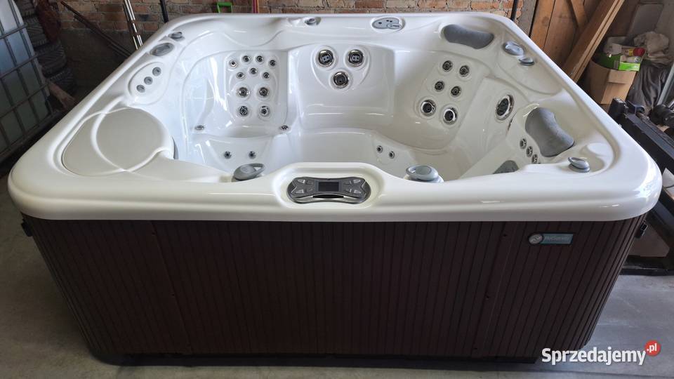 Jacuzzi ogrodowe całoroczne Hotspring Envoy Warszawa