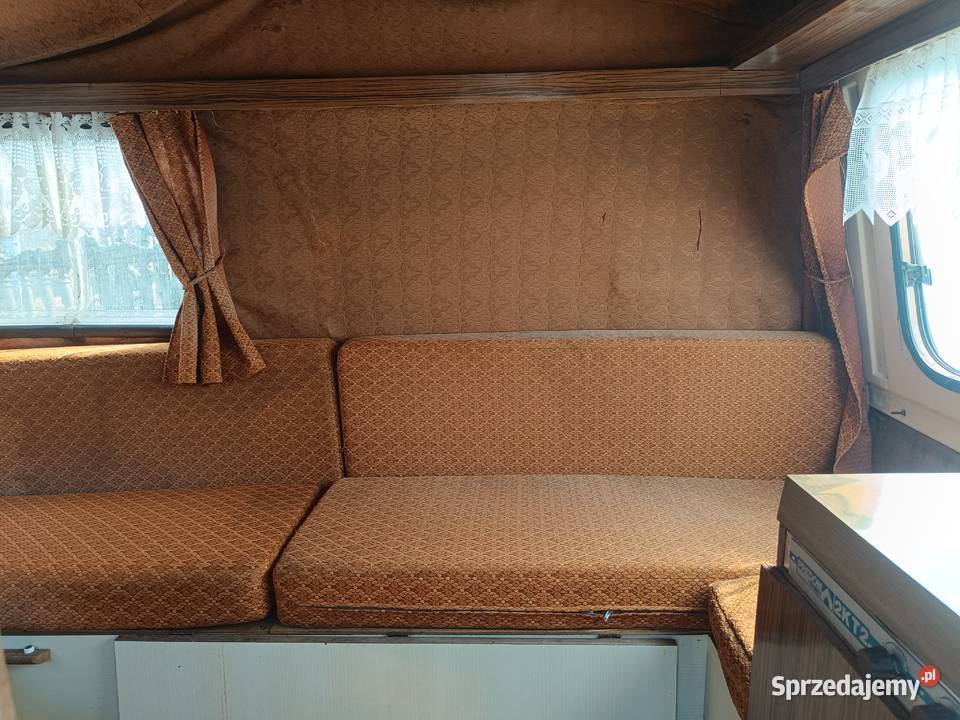 Przyczepka kempingową Niewiadów N126 resor