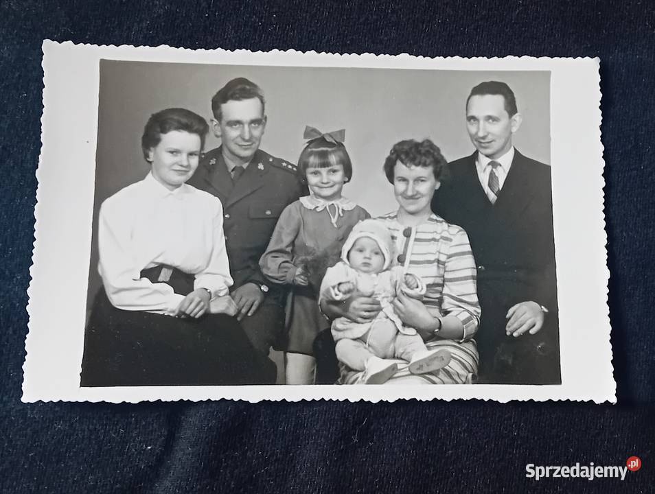 2 fotografie z chrzcin kapitan LWP z żoną i wielkopolskie Koźminek sprzedam