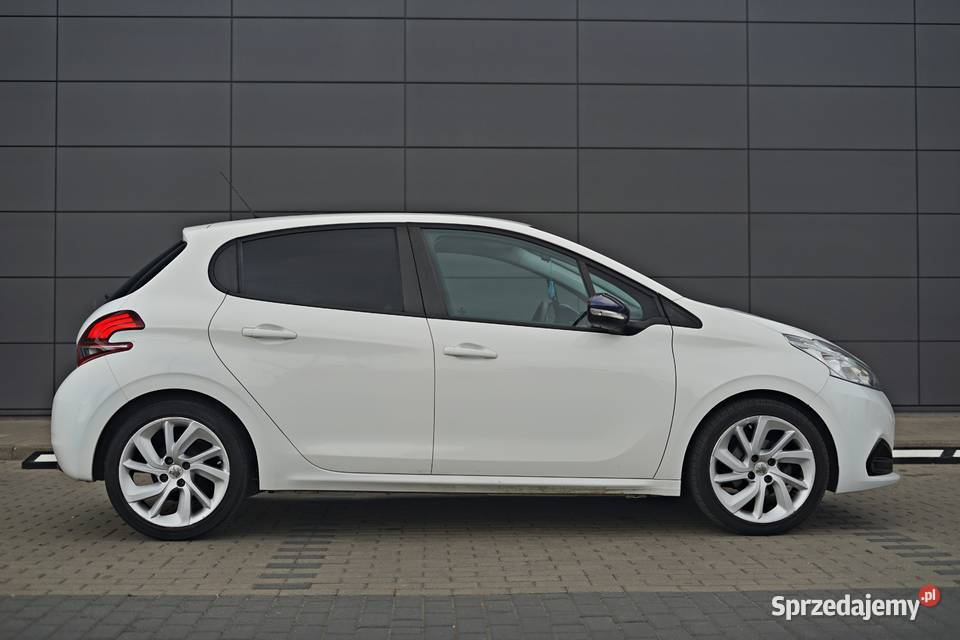 2018 Peugeot 208 12 benzyna alu 17 tablet niski