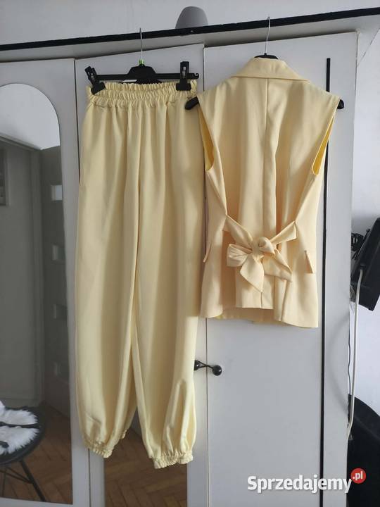 Nowy garnitur damski z kamizelką Moda i Styl Hrubieszów sprzedam