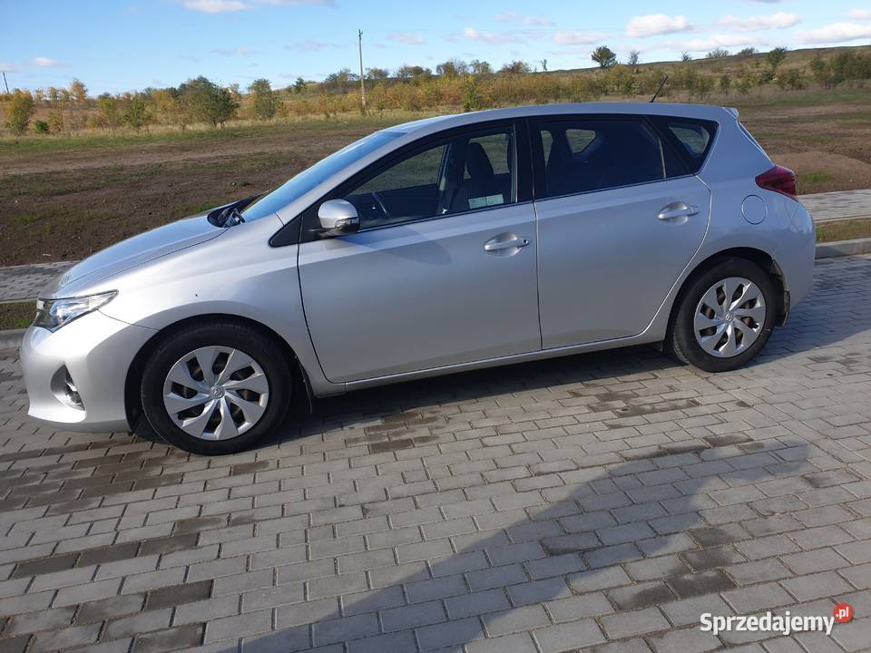 Toyota auris niski przebieg Rok produkcji 2014