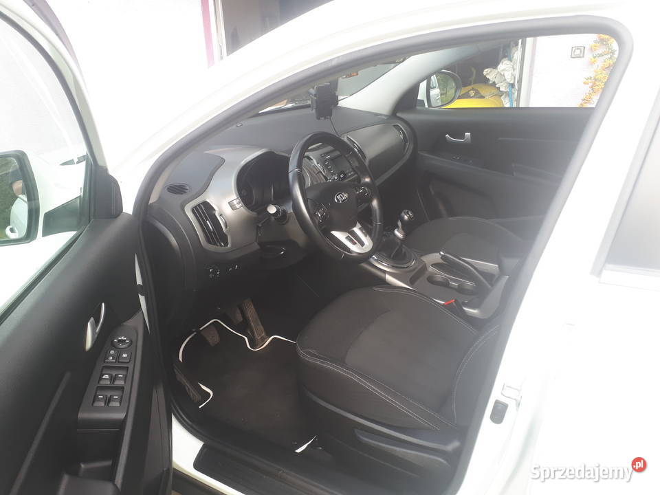 Kia Sportage 16 benzyna Biala perła komplet opon Połupin sprzedam