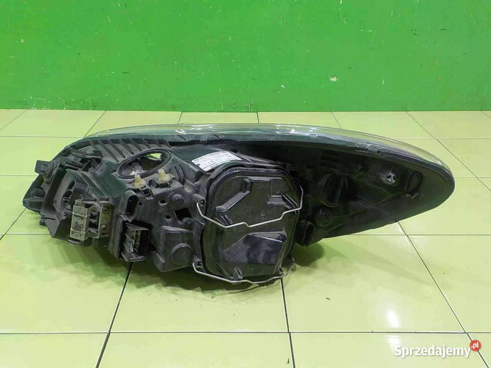 VOLVO C30 20 D 12r lampa prawa przod 31299821 Suków sprzedam