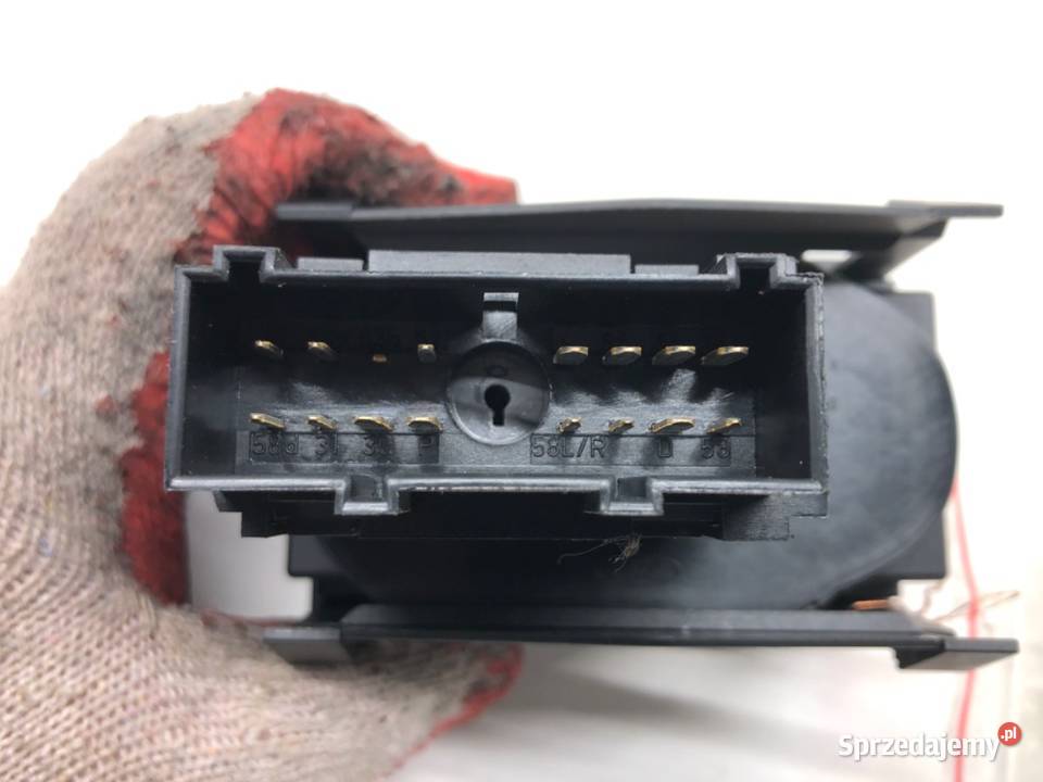 WŁĄCZNIK ŚWIATEŁ FORD FOCUS II 0413 PRZYCISK