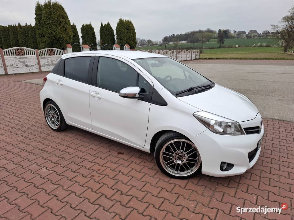 Toyota Yaris 133 VVTi 99SerwisSuper Stan Pawłów sprzedam