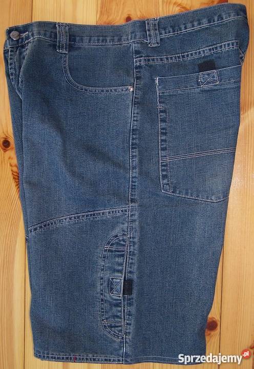 Krótkie spodenki szorty DK Białystok