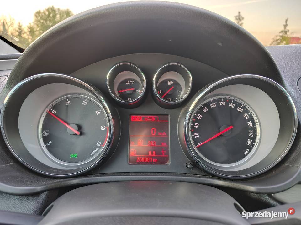 Opel Insignia z bogatym wyposażeniem Skępe