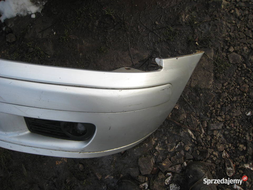 Zderzak przedni Mitsubishi Carisma lift srebrny Rok produkcji 2000 Karoseria