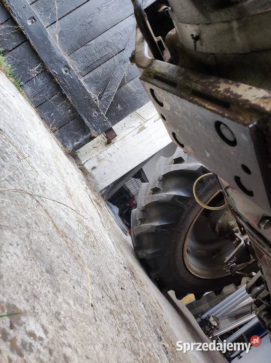 Ładowacz czołowy jednosekcyjny Massey Ferguson Radom