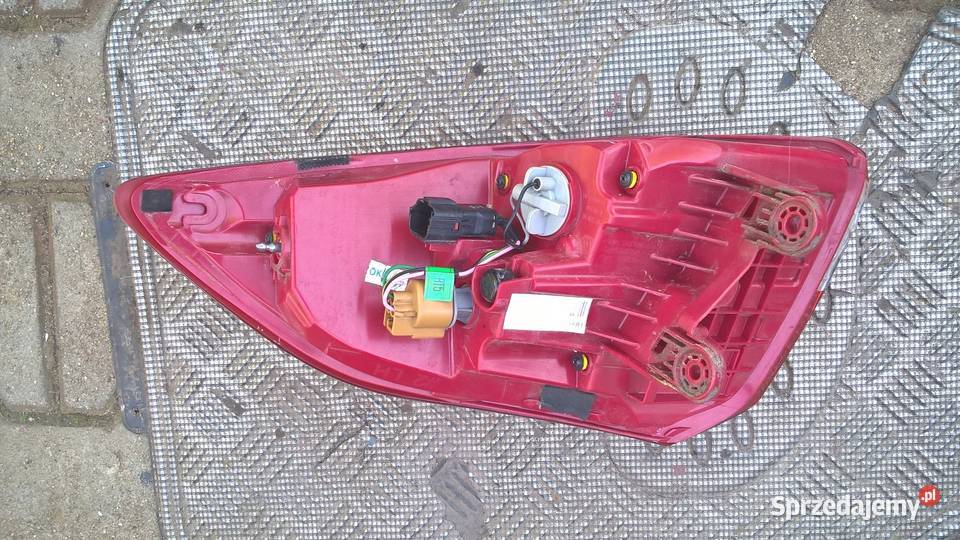 Hyundai Tucson III lampa tylna lewa uszkodzona osobowe śląskie Cieszyn