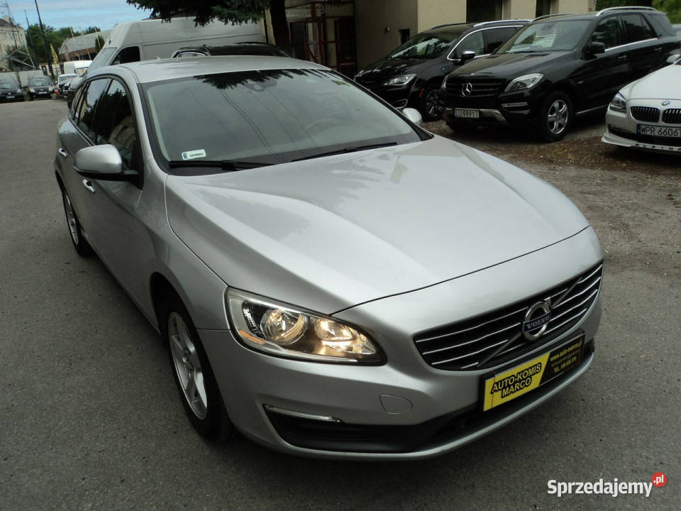 Volvo V60 sprzedam ładne VOLVO V60 16 B 150 STAN garażowany