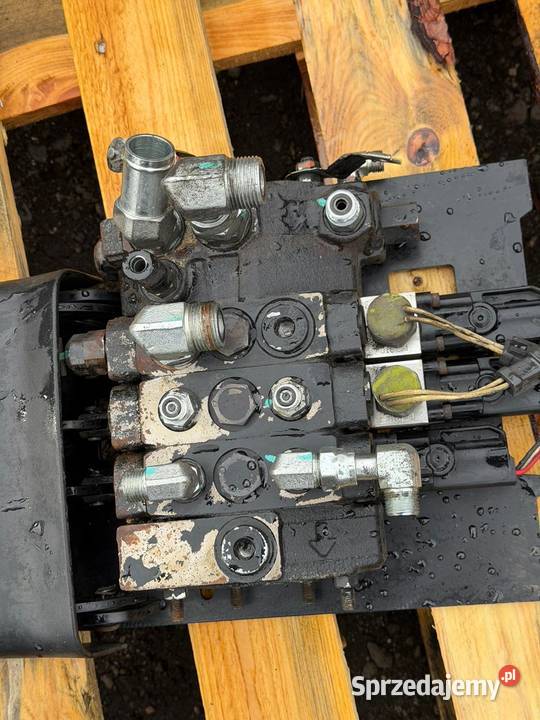 Rozdzielacz hydrauliczny trzysekcyjny HYSTER Antonie sprzedam