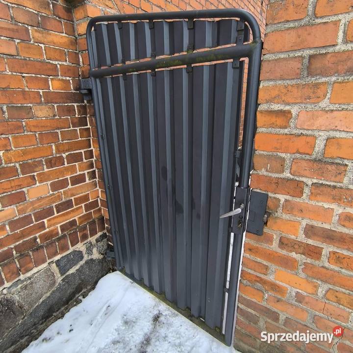 Brama wjazdowa na furtkąogrodzenie skrzydłowa Szamocin