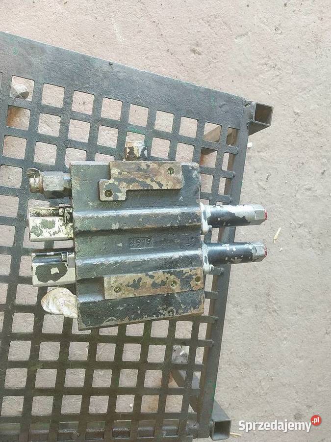 Rozdzielacz hydrauliczny ładowacza czołowego