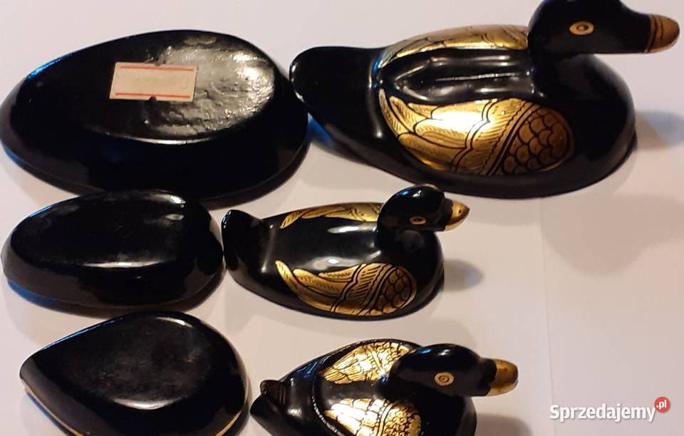 Małe kaczuszki pudełka ze zloceniem z laki Prusim