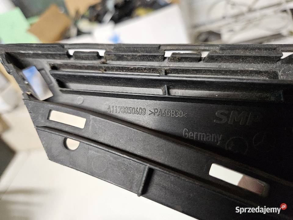 MERCEDES CLA W117 ŚLIZG PRAWY ZDERZAKA PRZÓD