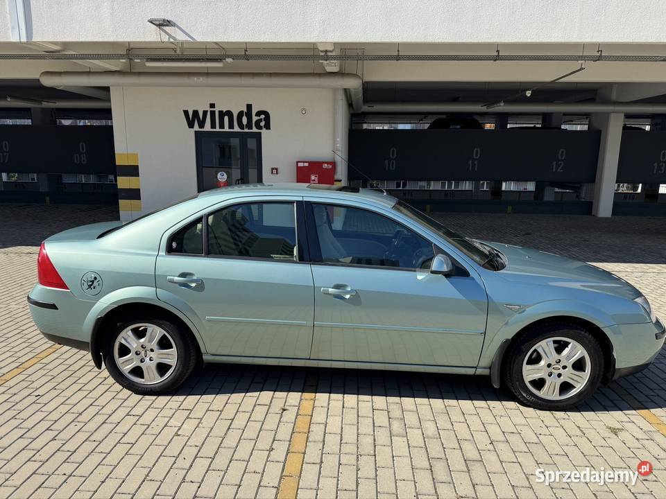 Ford Mondeo Mk3 z benzynowym silnikiem 20 16V autoalarm