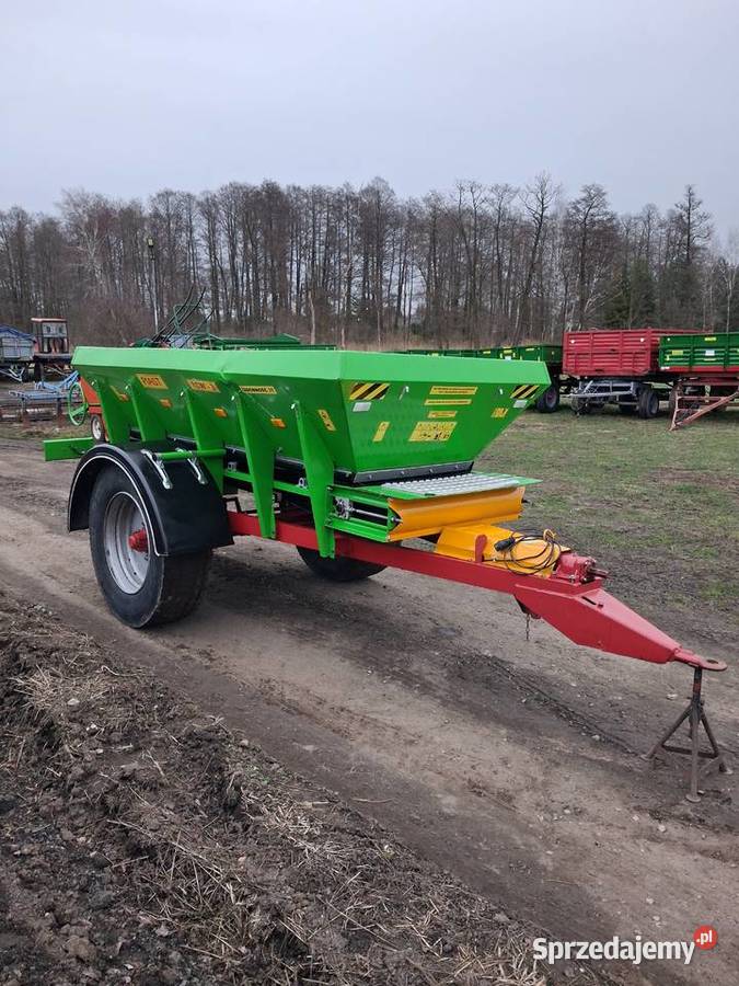 Rozsiewacz wapna rcw3 piast wapniarka Rzgów