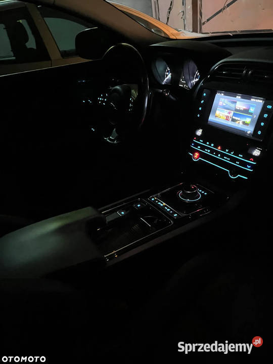 Okazja czarny jaguar xe 4x4 247koni Rok produkcji 2018 sprzedam